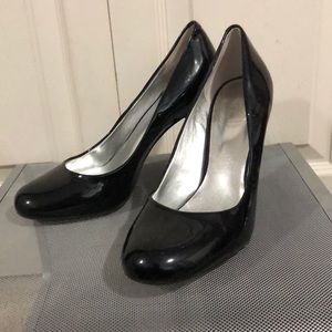 Black pumps